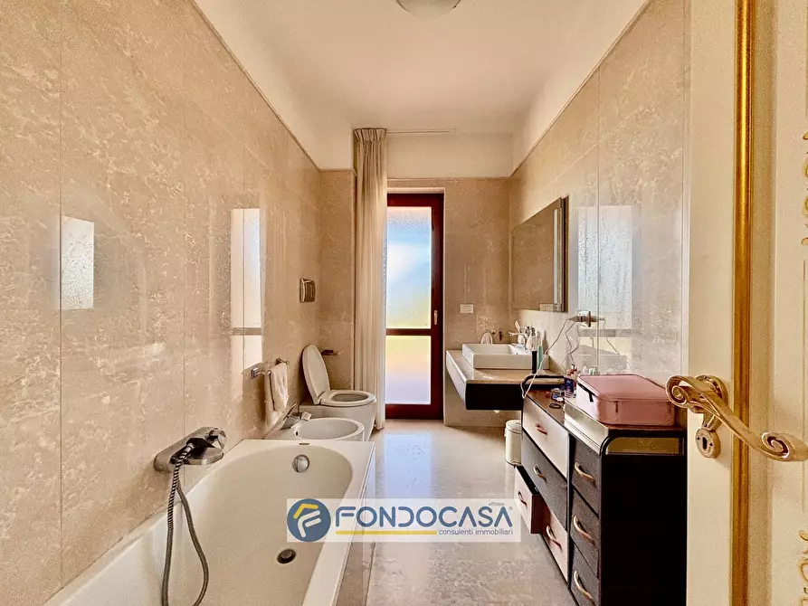 Immagine 29 di Appartamento in vendita  in via atellana a Aversa