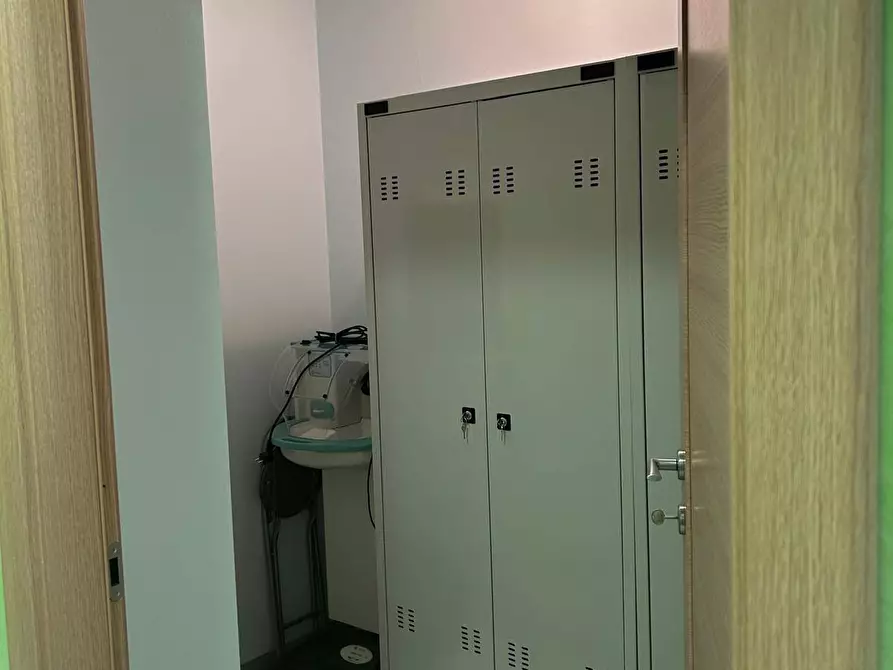 Immagine 14 di Ufficio in affitto  a Cantù