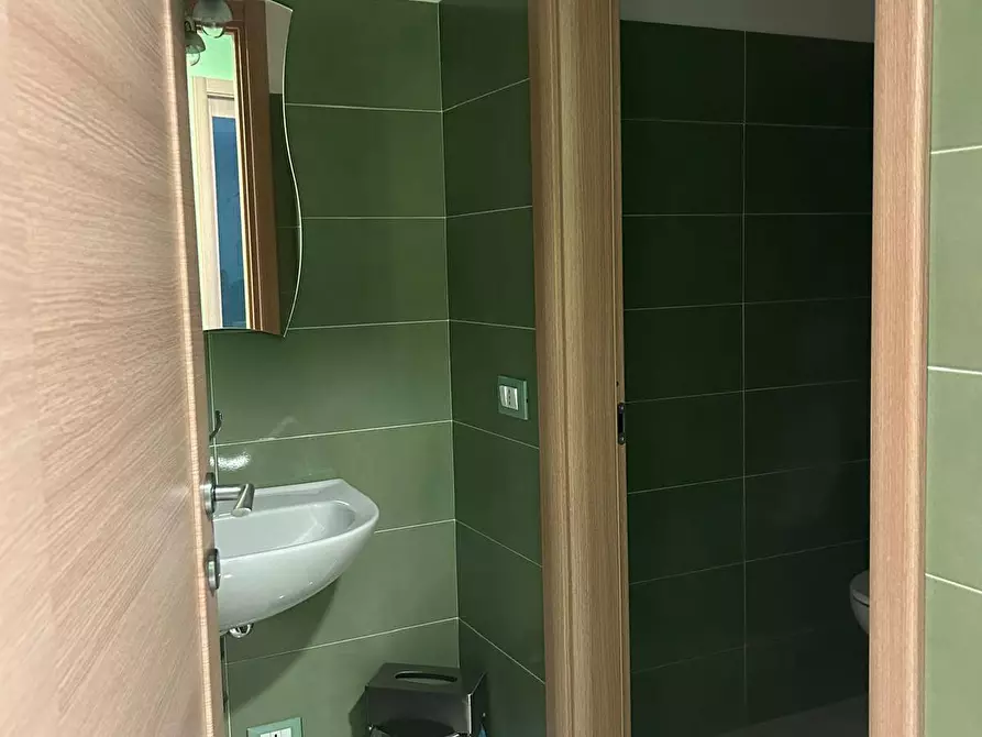 Immagine 15 di Ufficio in affitto  a Cantù