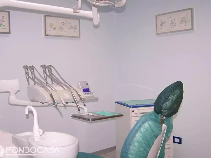 Immagine 11 di Ufficio in affitto  a Cantù