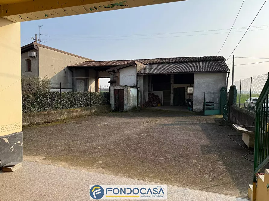 Immagine 2 di Rustico / casale in vendita  a Adro