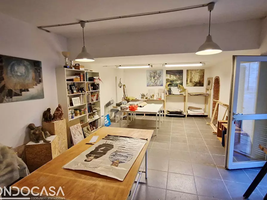Immagine 5 di Magazzino in vendita  in piazza san rocco 2 a Como