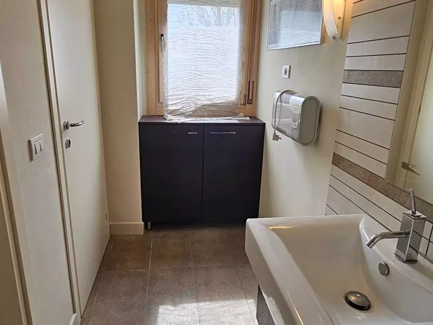 Immagine 6 di Ufficio in affitto  in Piazza Paul Harris a Ravenna