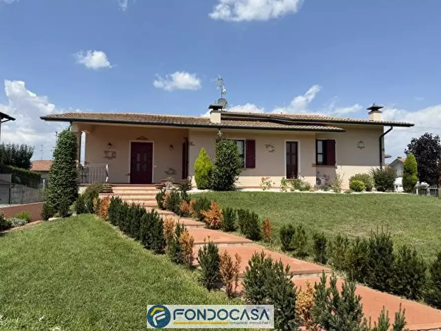 Immagine 3 di Villa in vendita  19 a Travagliato