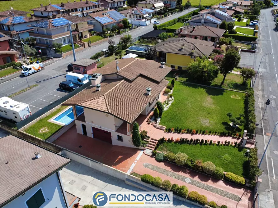Immagine 2 di Villa in vendita  19 a Travagliato