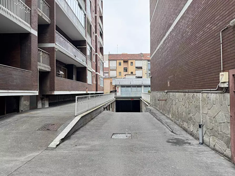 Immagine 1 di Box auto in vendita  in Via Domenico Tibone 10 a Torino