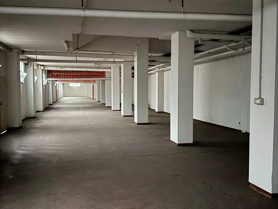 Immagine 9 di Magazzino in vendita  in Via Garessio 37 a Torino