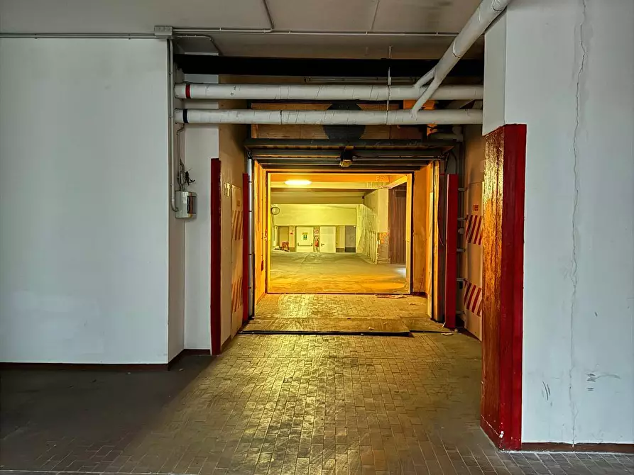Immagine 3 di Magazzino in vendita  in Via Garessio 37 a Torino