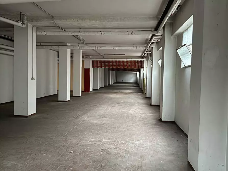 Immagine 11 di Magazzino in vendita  in Via Garessio 37 a Torino