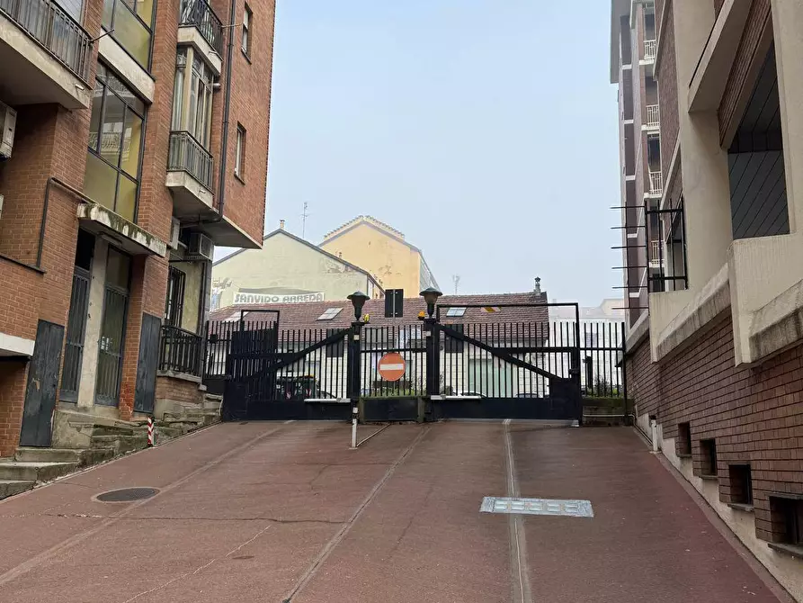 Immagine 1 di Box auto in vendita  in Via Millefonti 18 a Torino