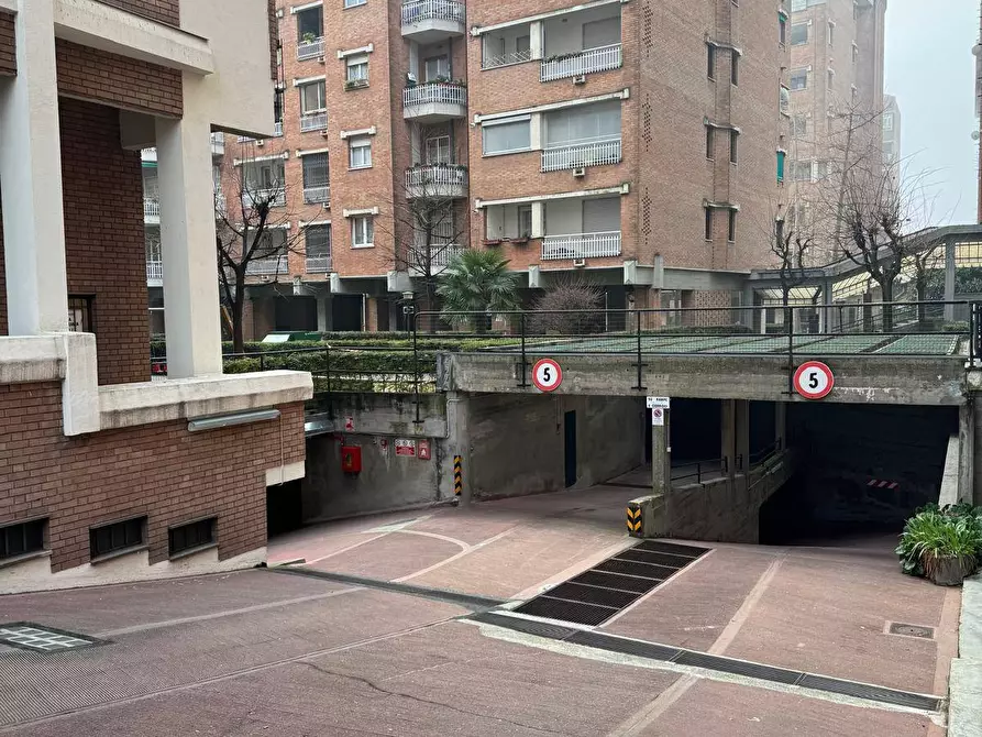 Immagine 2 di Box auto in vendita  in Via Millefonti 18 a Torino