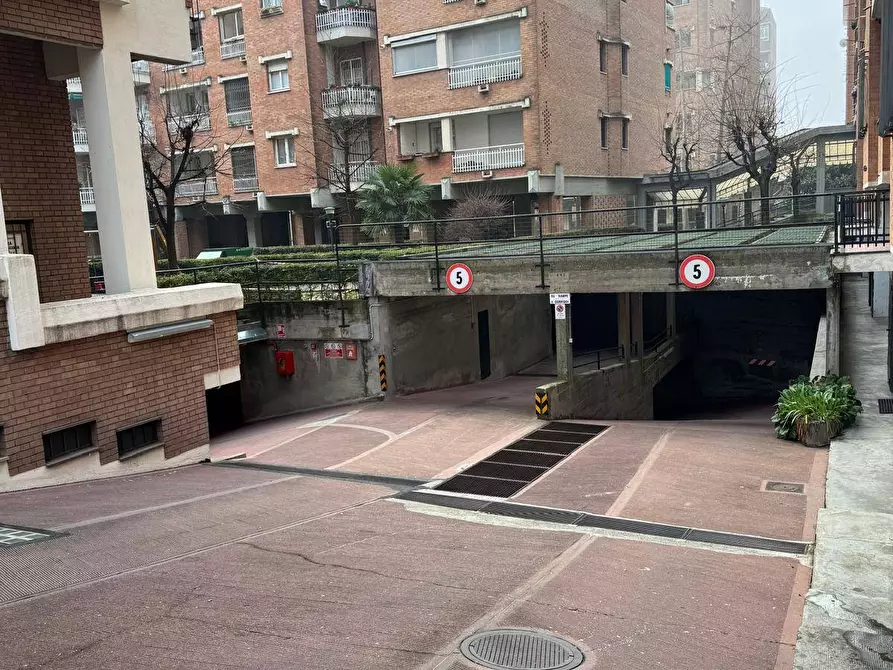 Immagine 3 di Box auto in vendita  in Via Millefonti 18 a Torino