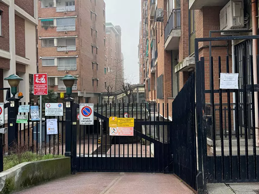 Immagine 4 di Box auto in vendita  in Via Millefonti 18 a Torino