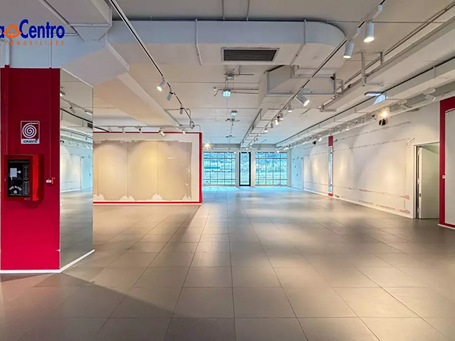 Immagine 4 di Locale commerciale in affitto  in Località Grand Chemin 19 a Antey-Saint-Andre'