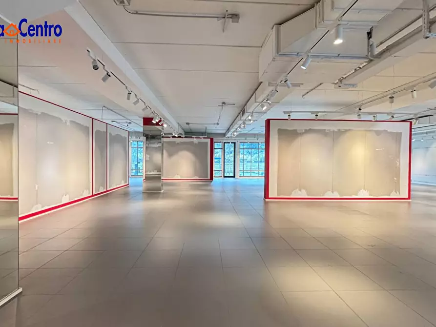 Immagine 6 di Locale commerciale in affitto  in Località Grand Chemin 19 a Antey-Saint-Andre'