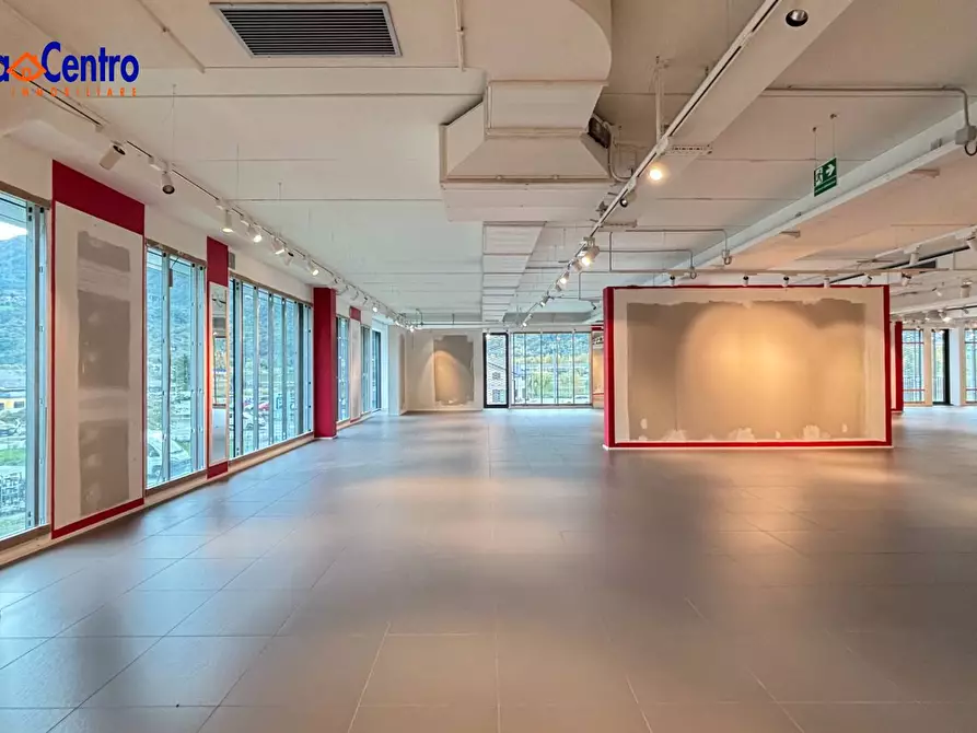 Immagine 10 di Locale commerciale in affitto  in Località Grand Chemin 19 a Antey-Saint-Andre'