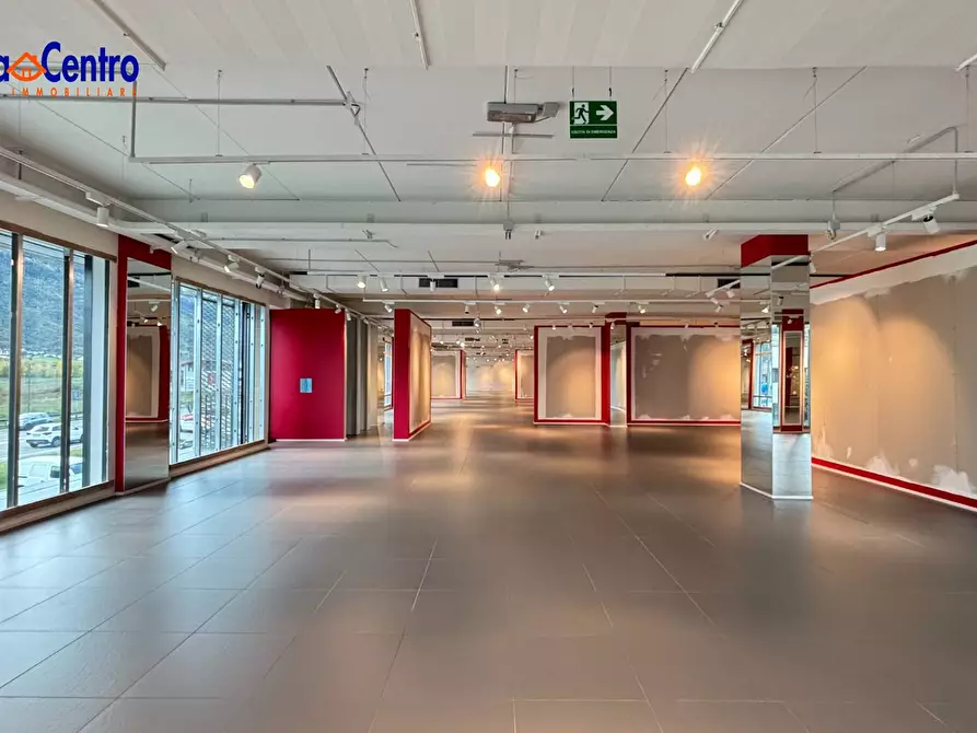 Immagine 12 di Locale commerciale in affitto  in Località Grand Chemin 19 a Antey-Saint-Andre'