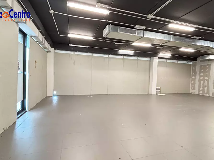 Immagine 13 di Locale commerciale in affitto  in Località Grand Chemin 19 a Antey-Saint-Andre'