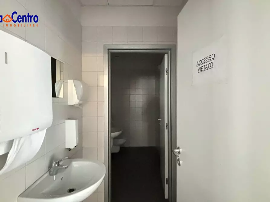 Immagine 19 di Locale commerciale in affitto  in Località Grand Chemin 19 a Antey-Saint-Andre'