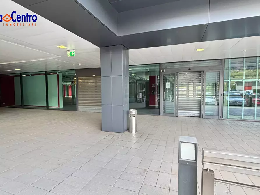 Immagine 3 di Locale commerciale in affitto  in Località Grand Chemin 19 a Antey-Saint-Andre'