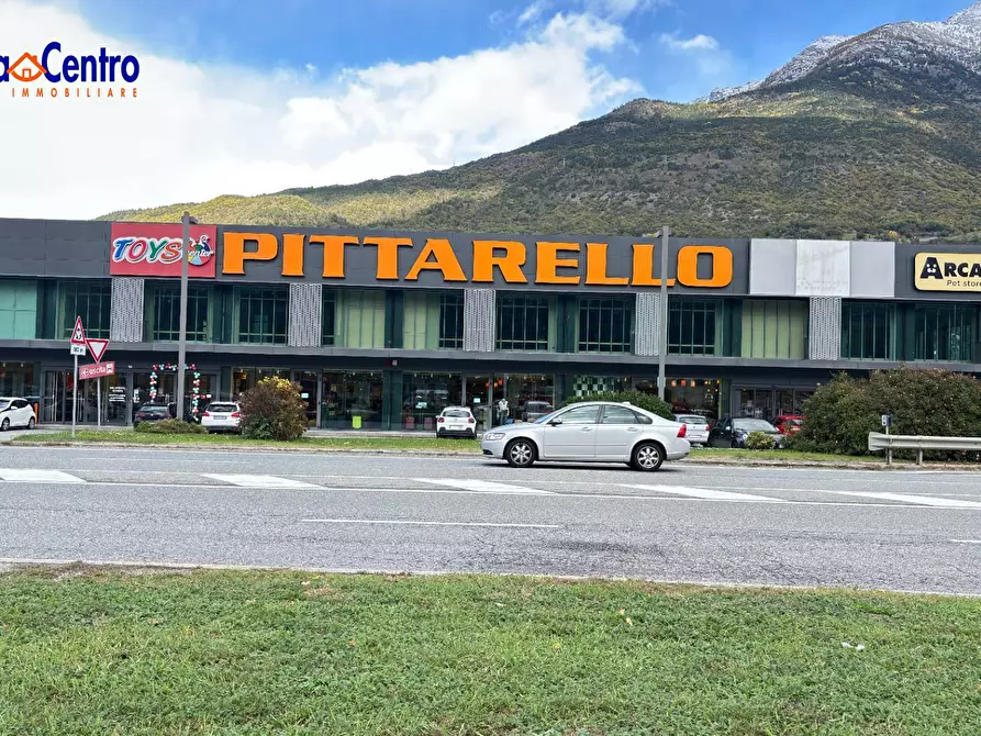 Immagine 20 di Locale commerciale in affitto  in Località Grand Chemin 19 a Antey-Saint-Andre'