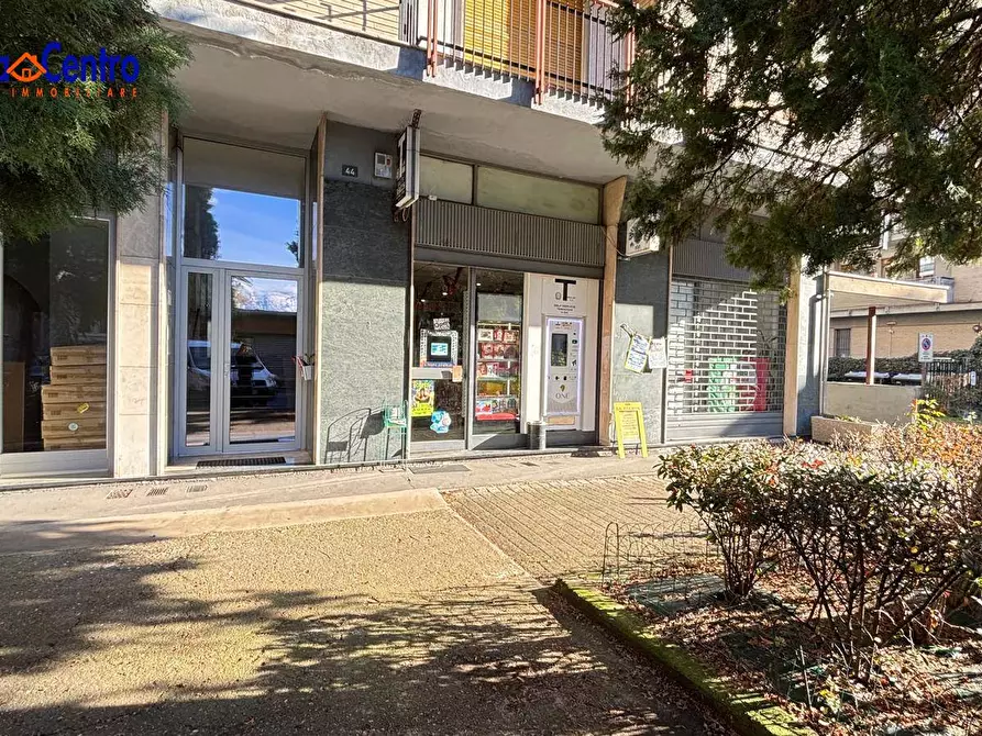 Immagine 11 di Locale commerciale in affitto  in Via Monte Vodice 42 a Aosta