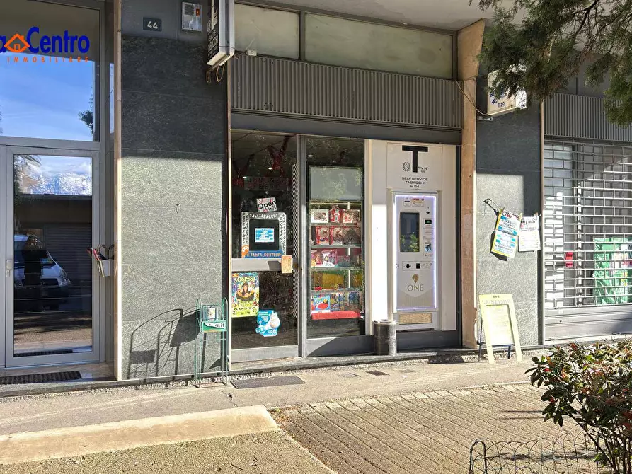 Immagine 2 di Locale commerciale in affitto  in Via Monte Vodice 42 a Aosta