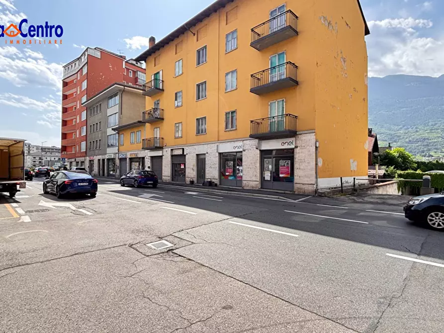 Immagine 2 di Locale commerciale in affitto  in Via Chambery 33 a Aosta