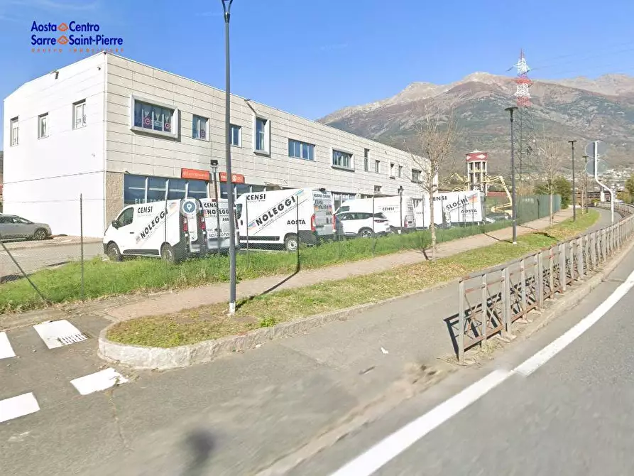 Immagine 17 di Locale commerciale in affitto  in Via Lavoratori Vittime Col du Mont 23 a Aosta