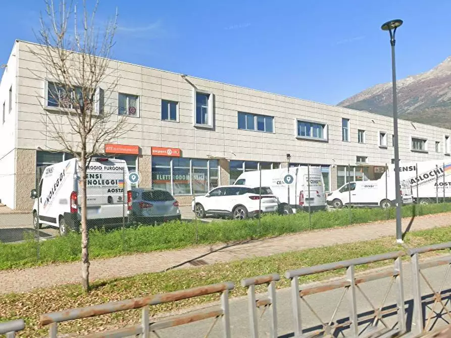 Immagine 2 di Locale commerciale in affitto  in Via Lavoratori Vittime Col du Mont 23 a Aosta