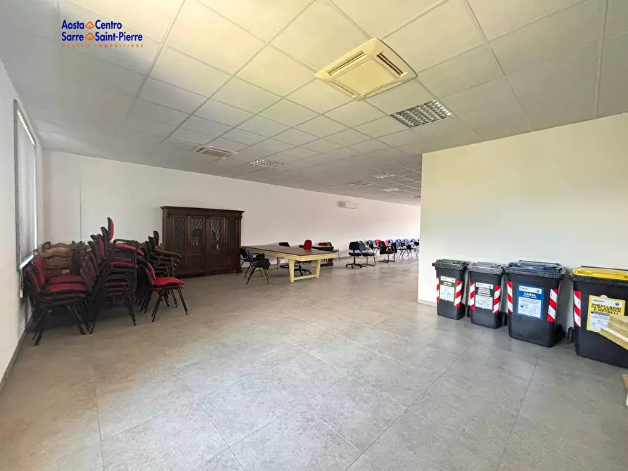 Immagine 8 di Locale commerciale in affitto  in Via Lavoratori Vittime Col du Mont 23 a Aosta