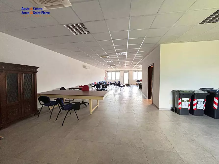 Immagine 11 di Locale commerciale in affitto  in Via Lavoratori Vittime Col du Mont 23 a Aosta