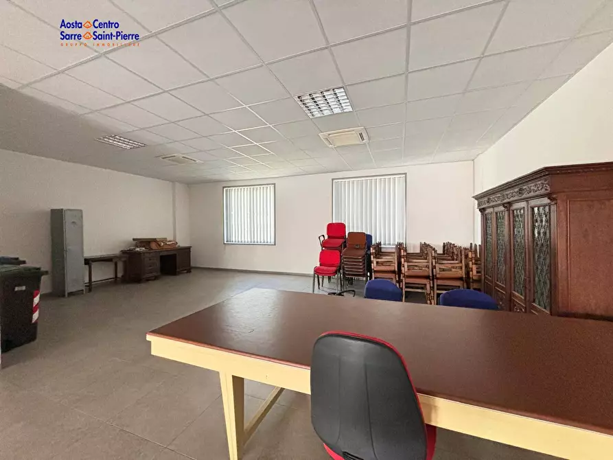 Immagine 12 di Locale commerciale in affitto  in Via Lavoratori Vittime Col du Mont 23 a Aosta