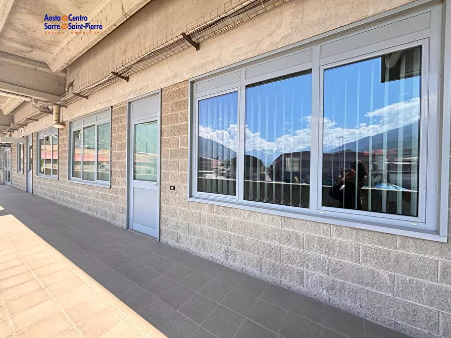 Immagine 15 di Locale commerciale in affitto  in Via Lavoratori Vittime Col du Mont 23 a Aosta