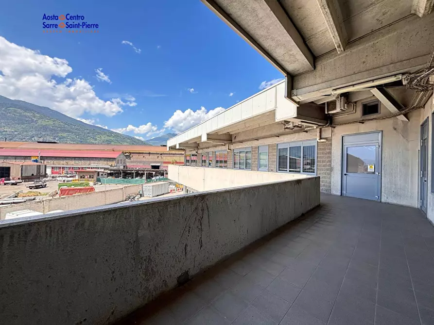 Immagine 16 di Locale commerciale in affitto  in Via Lavoratori Vittime Col du Mont 23 a Aosta