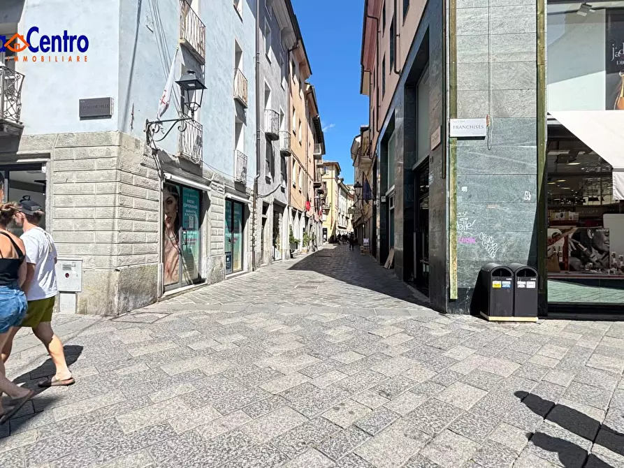 Immagine 3 di Locale commerciale in affitto  in Place des Franchises 1 a Aosta