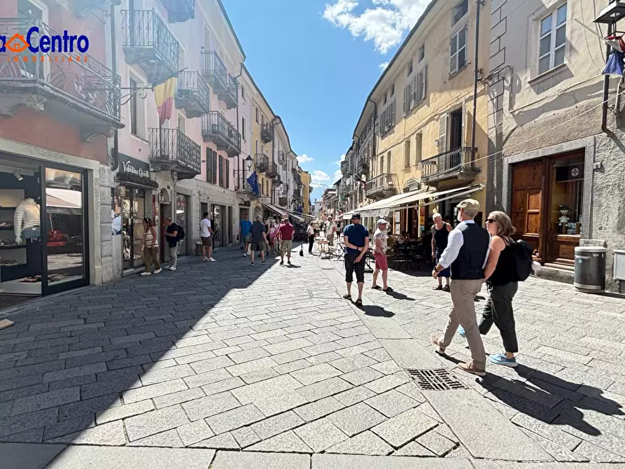 Immagine 1 di Locale commerciale in affitto  in Place des Franchises 1 a Aosta