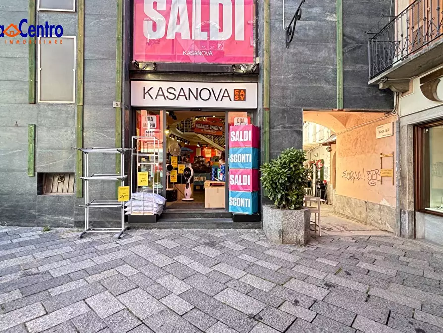 Immagine 5 di Locale commerciale in affitto  in Place des Franchises 1 a Aosta