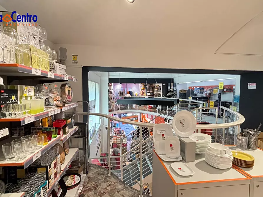 Immagine 12 di Locale commerciale in affitto  in Place des Franchises 1 a Aosta