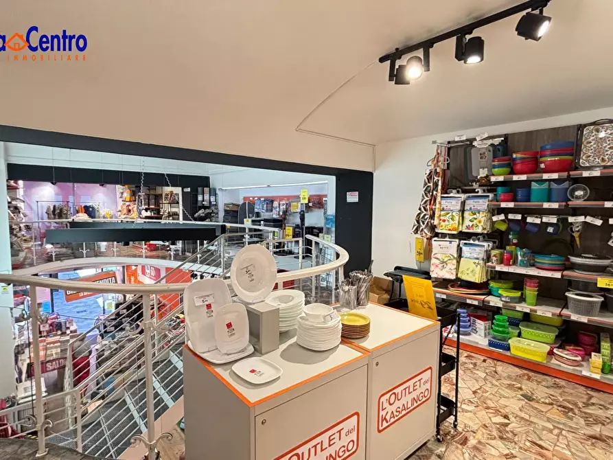 Immagine 13 di Locale commerciale in affitto  in Place des Franchises 1 a Aosta