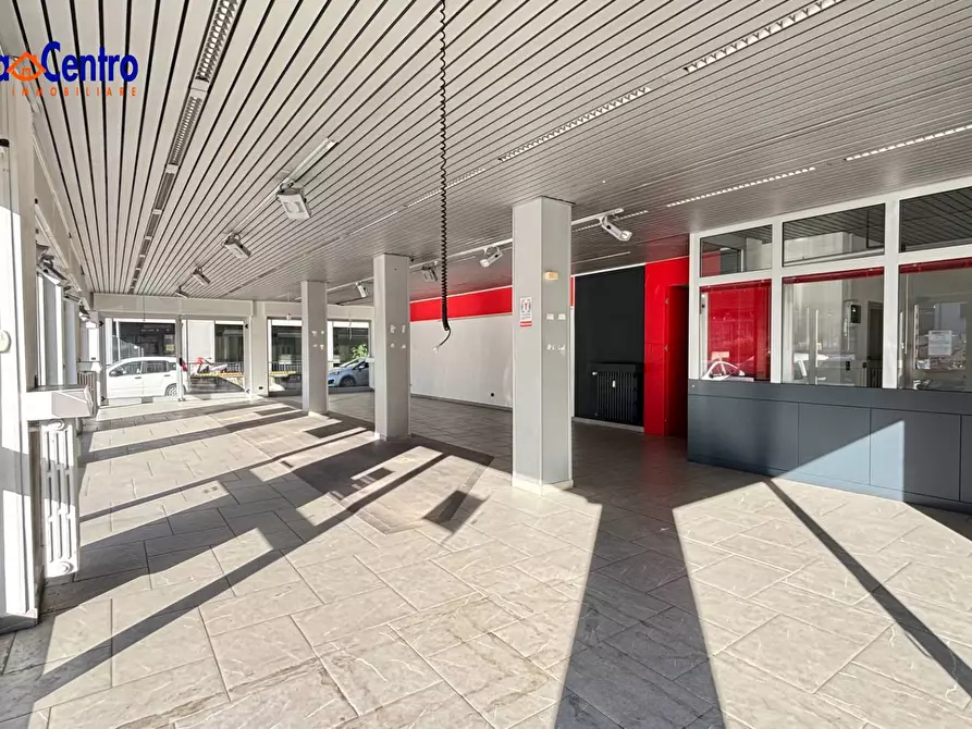 Immagine 3 di Locale commerciale in affitto  in Via Giorgio Carrel 41 a Aosta