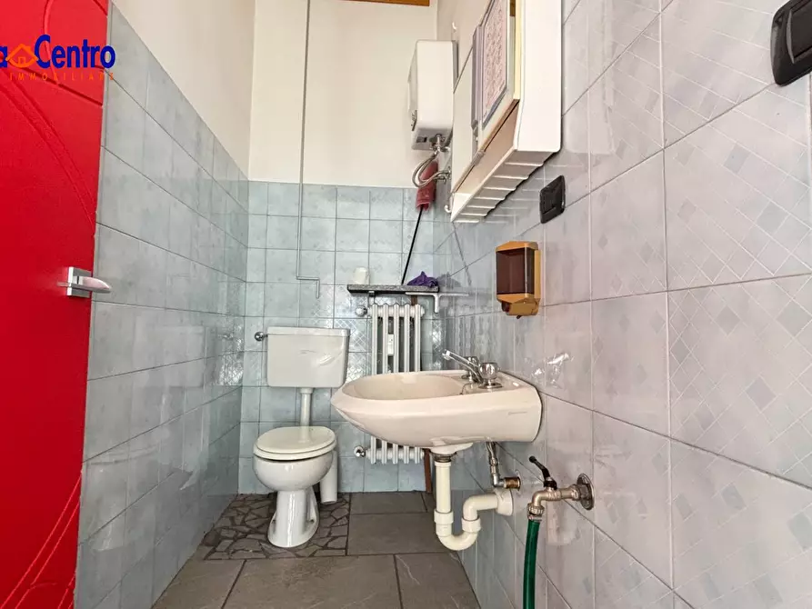 Immagine 6 di Locale commerciale in affitto  in Via Giorgio Carrel 41 a Aosta