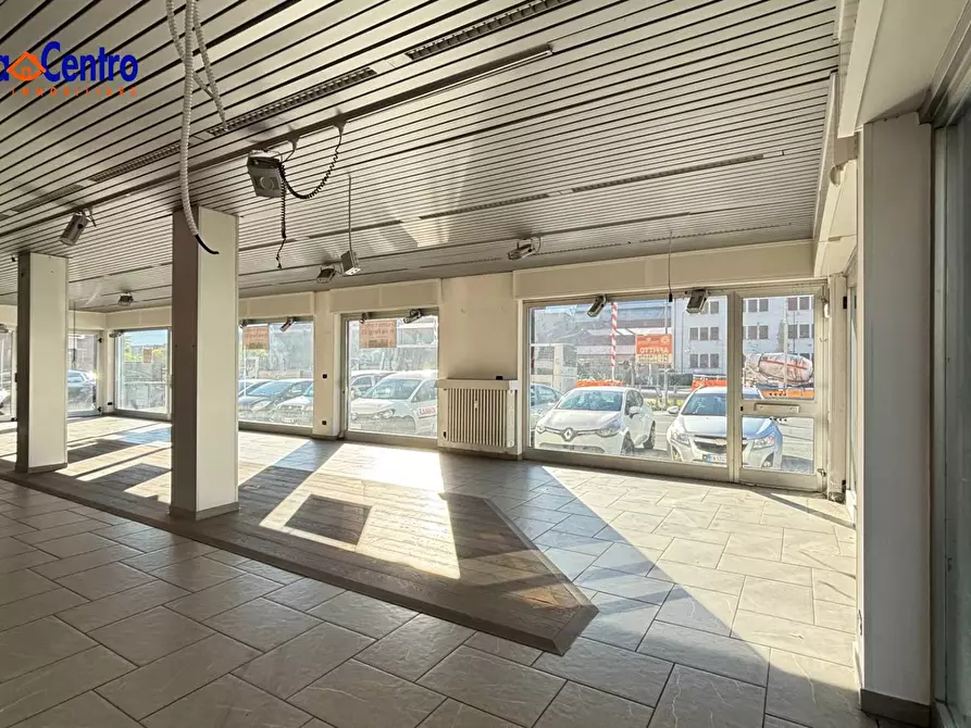 Immagine 7 di Locale commerciale in affitto  in Via Giorgio Carrel 41 a Aosta