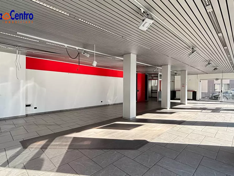 Immagine 9 di Locale commerciale in affitto  in Via Giorgio Carrel 41 a Aosta