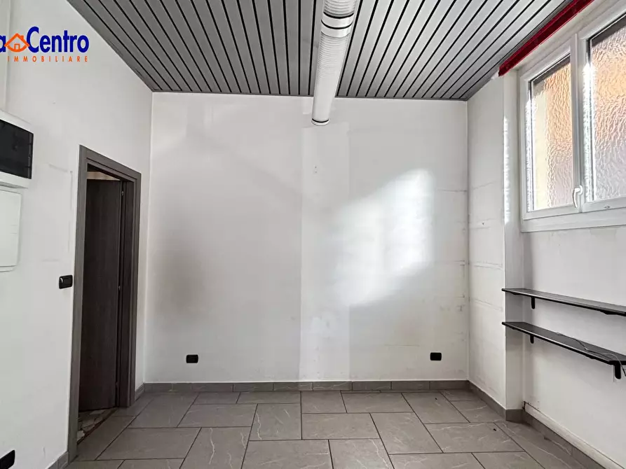 Immagine 13 di Locale commerciale in affitto  in Via Giorgio Carrel 41 a Aosta