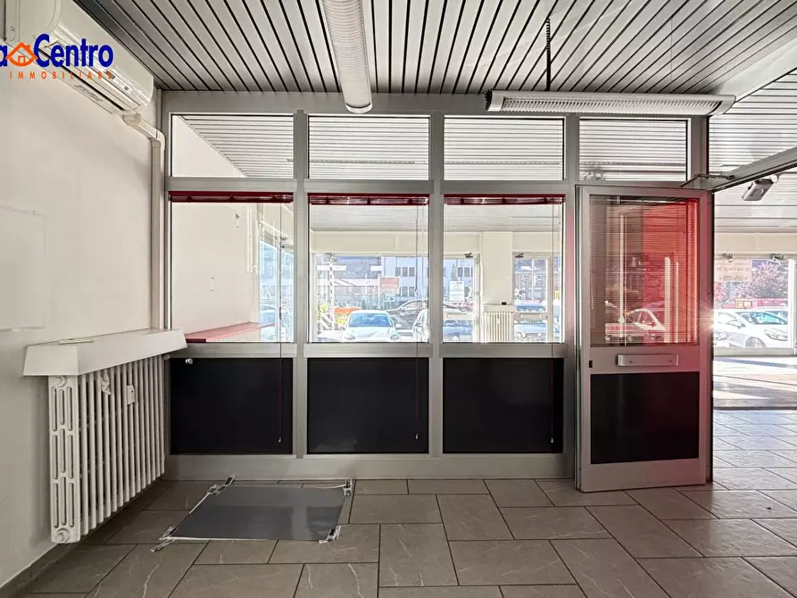 Immagine 16 di Locale commerciale in affitto  in Via Giorgio Carrel 41 a Aosta
