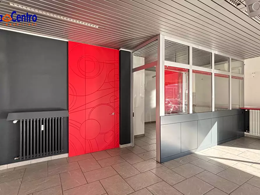 Immagine 11 di Locale commerciale in affitto  in Via Giorgio Carrel 41 a Aosta