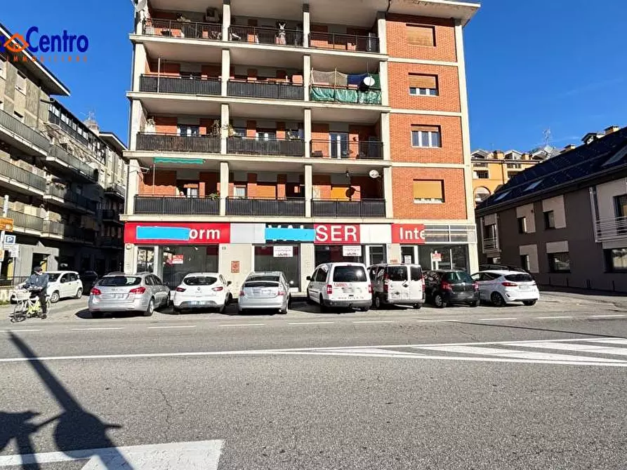 Immagine 1 di Locale commerciale in affitto  in Via Giorgio Carrel 41 a Aosta