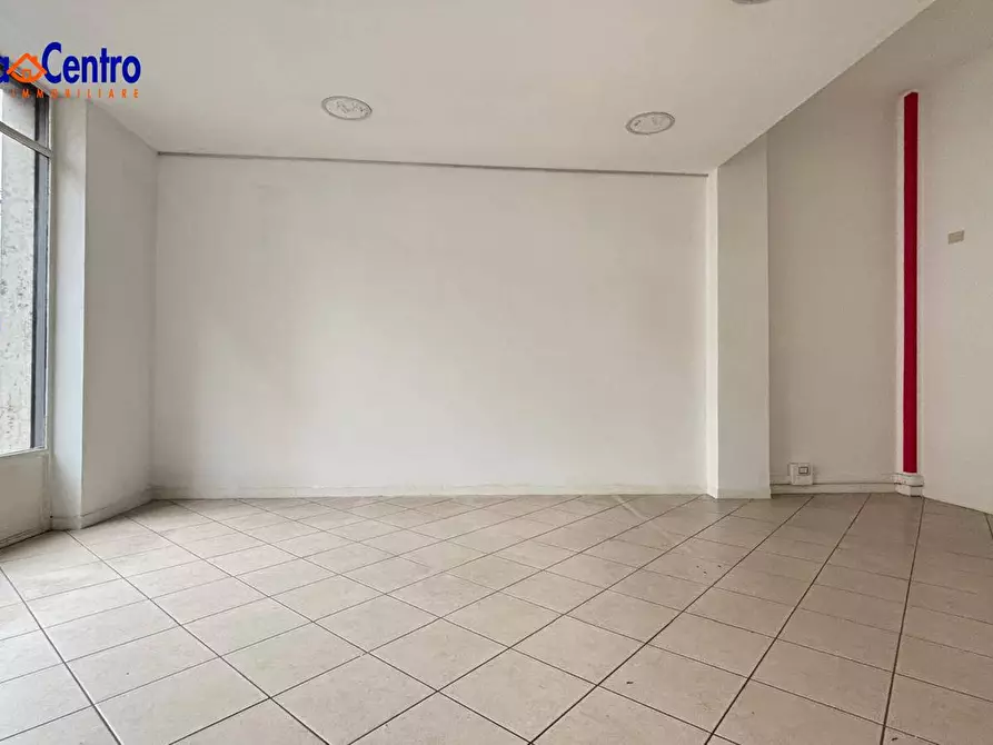 Immagine 3 di Locale commerciale in affitto  in Via Chambery 39 a Aosta