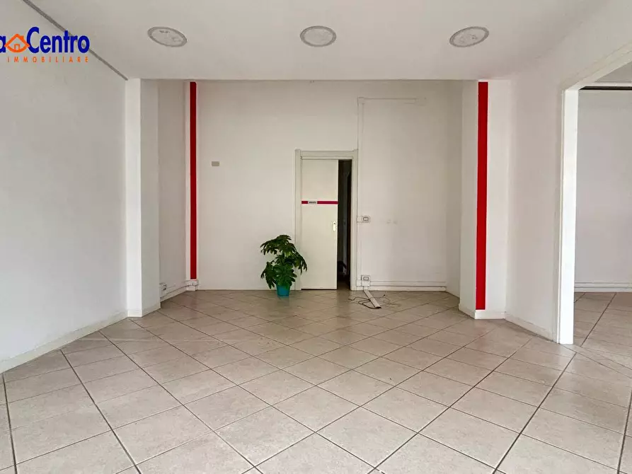 Immagine 6 di Locale commerciale in affitto  in Via Chambery 39 a Aosta